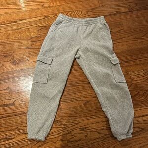 Grey cozy sweatpants with pockets
